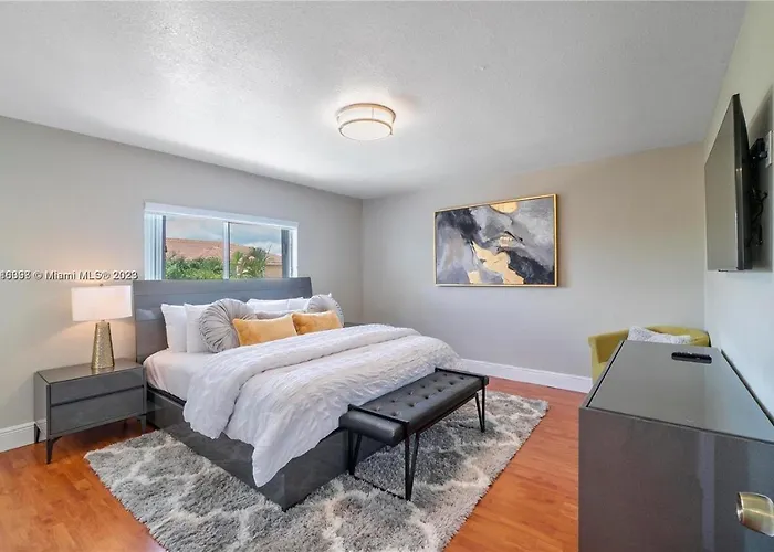 Kendall Vacation Luxury Home